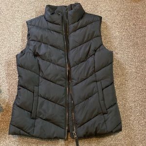 Aeropostale black vest! Super light weight. New without tags